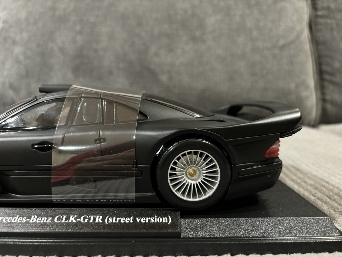 Maisto Mercedes CLK LM 1/18 ミニカー 1/18 Maisto Mercedes-Benz CLK-GTR Matt Black Street version