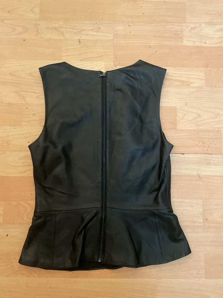 Top informal TRINA TURK de cuero negro peplum sin mangas talla 4 para mujer AG20 Foto 4 de 4