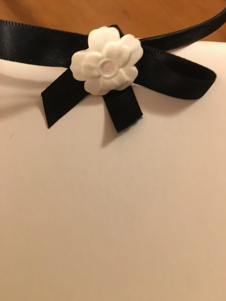 Dolce and Gabbana  Satin headband With porcelain camelia flower - Image 2 of 4