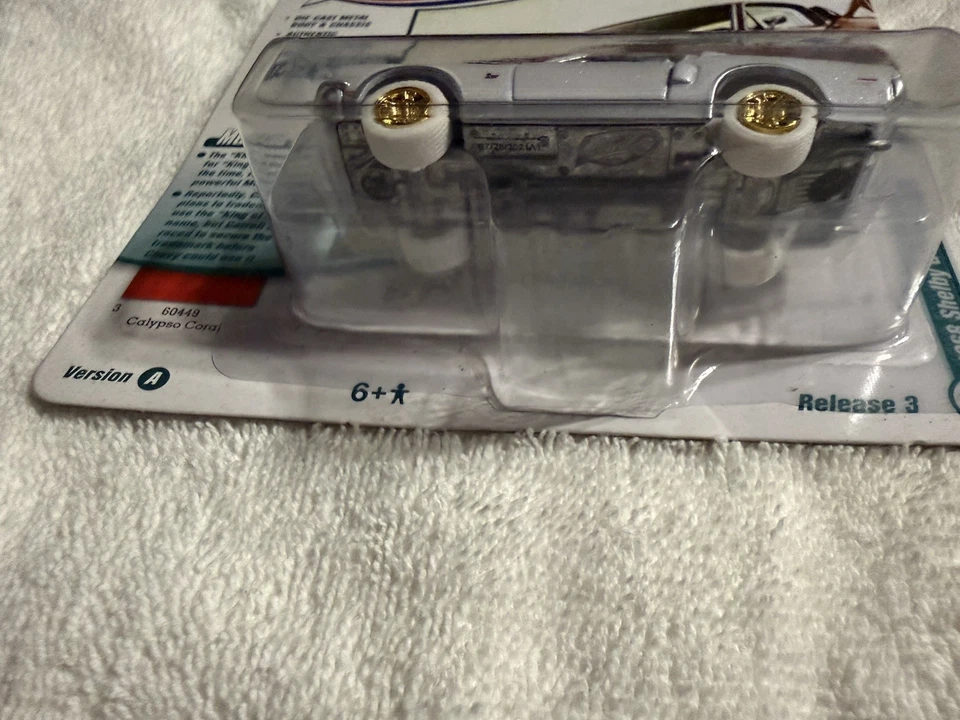 Ford Mustang GT500KR 1968 Johnny Lightning Muscle Cars White Lightning Foto 2 de 4