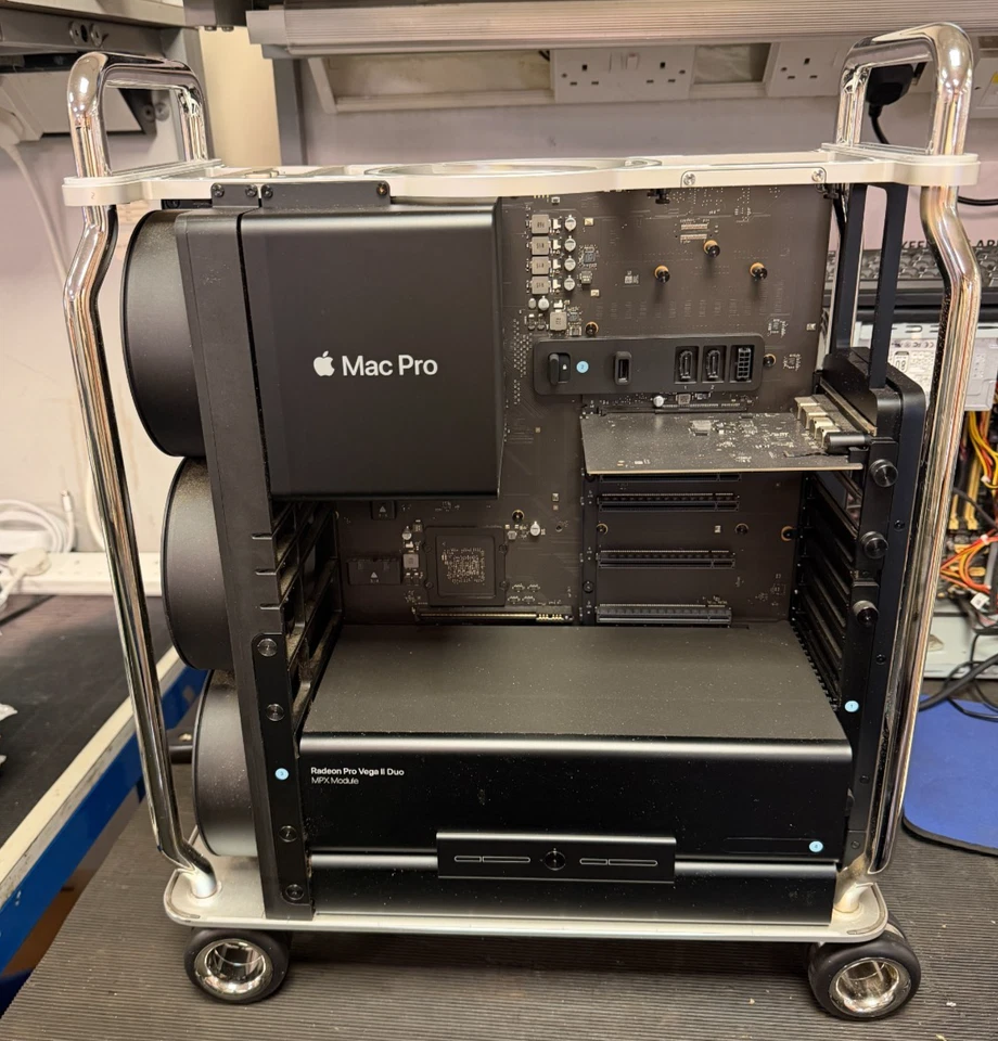 2019 Apple Mac Pro A1991 W-3245 3.2GHz 16 Core 96GB RAM 4TB SSD - Vega II Duo - Image 2 of 4