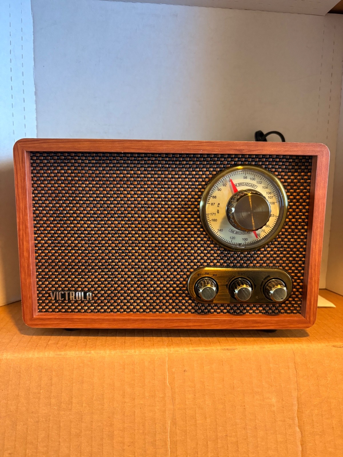 Victrola Willow &ndash; Retro Wood Bluetooth Radio with Built-In