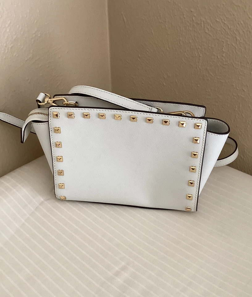 Bolso Bandolera Michael Kors Selma Dorado Tachuelas Cuero Saffiano Blanco $328 Foto 3 de 4