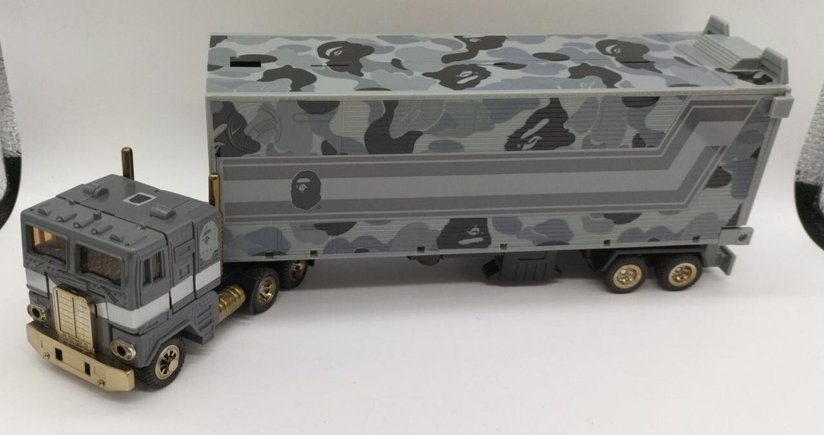 TRANSFORMERS MP-10K CONVOY BAPE BLACK CAMO VERSION a bathing
