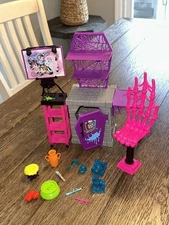 Monster High Art Class Studio Furniture Pink Skeleton Hand Chair Cart Lot