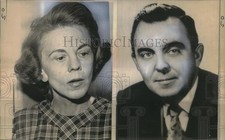 Foto de prensa 1964 policía presenta cargos contra Elizabeth Stone por disparar