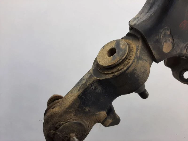 Нижний рычаг управления передний монтажный кронштейн для пассажира 02–09 GMC ENVOY 25918965 - Изображение 3 из 4