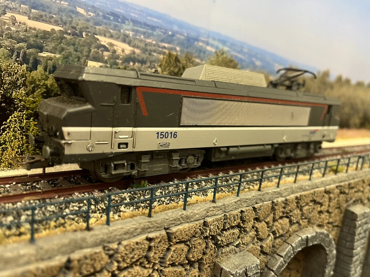 LOCOMOTIVE DIESEL SNCF BB 67420, LOGO NOUILLE, EP V - 3 rails HO