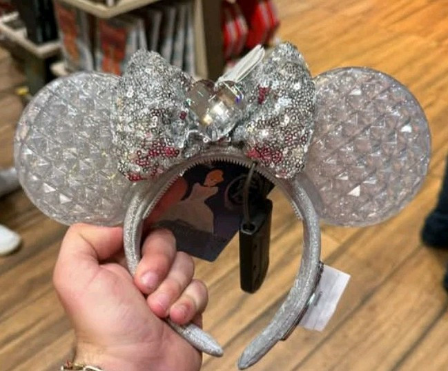 Disney Parks 2025 Cinderella 75th Anniversary Mickey Minnie  display picture 1