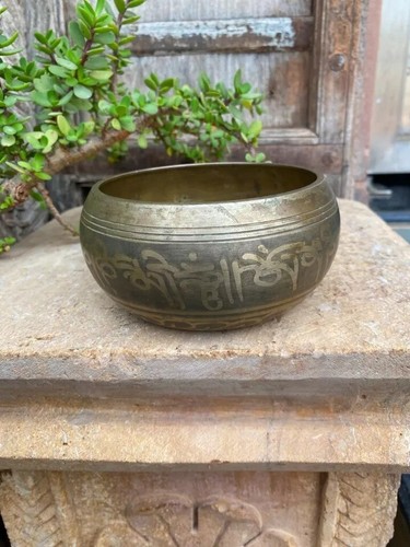 Antique Old Original Handcrafted Tibetan Bronze Healing Sound Singing Bowl - Picture 7 of 12