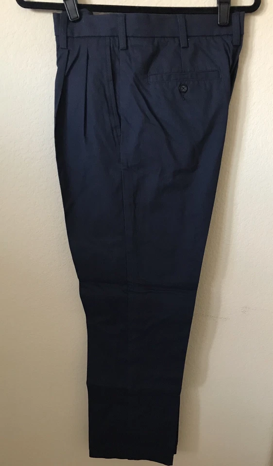 NWT Croft & Barrow Blue Easy Care Khaki Classic Fit Pleat Front Mens Pants 31x30 - Image 2 of 4