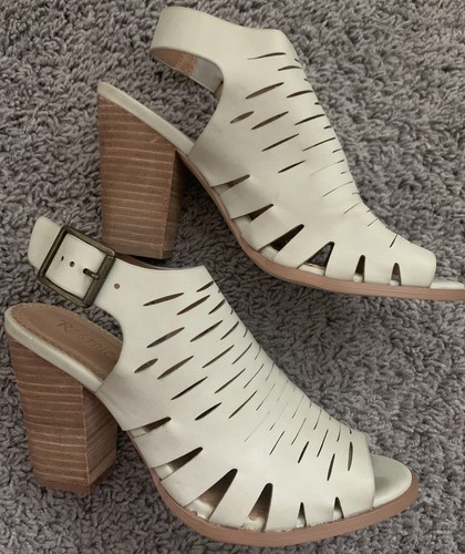 Restricted Womens Block Heels. Size 8. EUC. - Picture 2 of 6