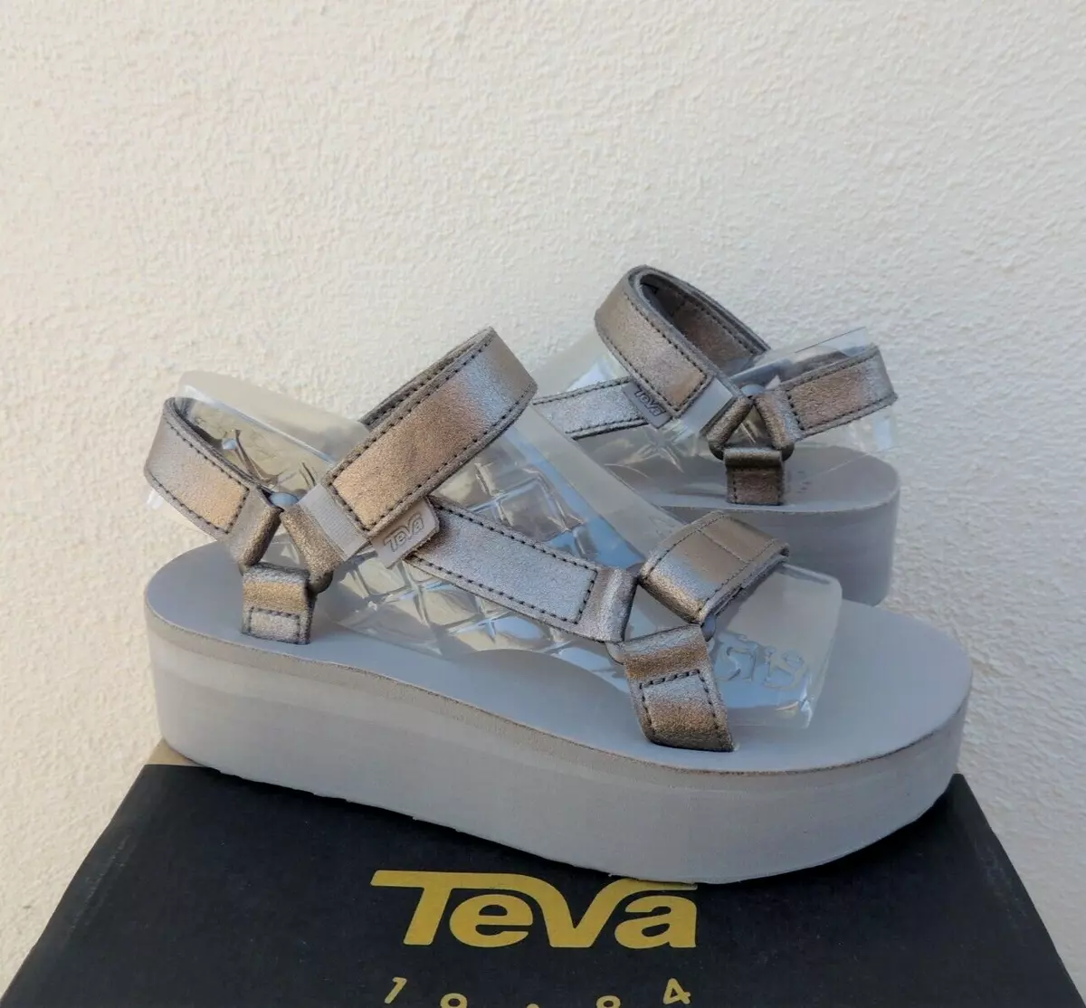 Teva leather store flatform sandals