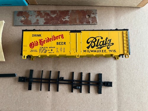 Athearn HO Scale Kit 1603 Blatz Beer Milwaukee Wis. Refrigerator Car URTX - Picture 4 of 4