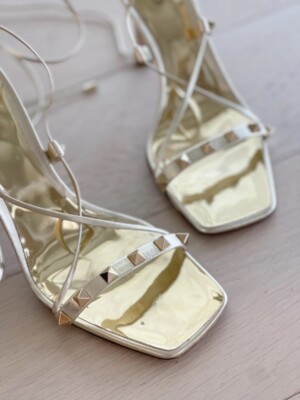 未使用　VALENTINO スパンコールジレ VALENTINO Rockstud Lace-Up Sandals (SIZE 37) | eBay