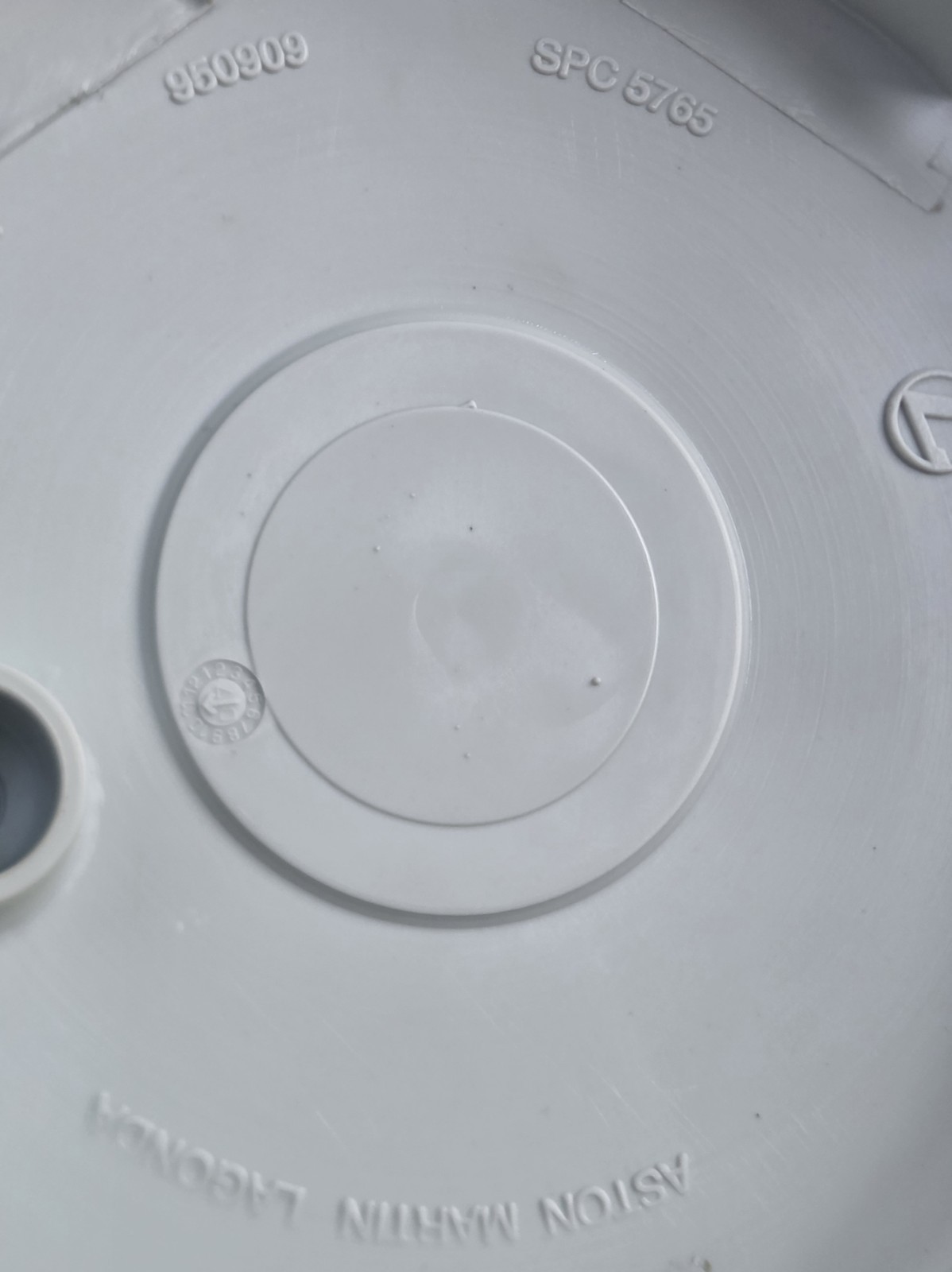 Aston Martin DB7 1997-1998 Hub cap P/N 3684021