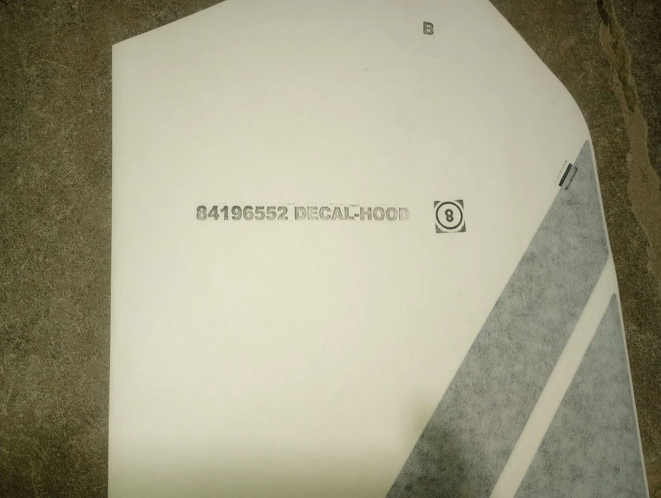 23 calcomanías Chevrolet Camaro cupé capó negro 84196552 1SS 1LE OE 2996079 Foto 3 de 3