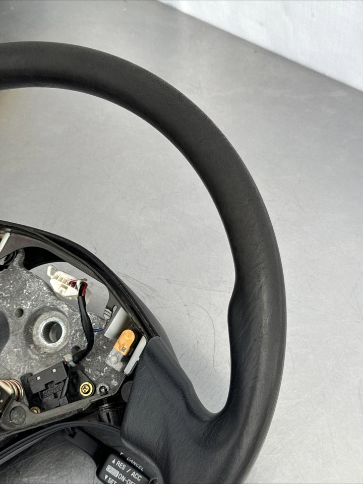 Toyota Rav-4 1998-2000 volante negro con control de crucero Foto 2 de 4