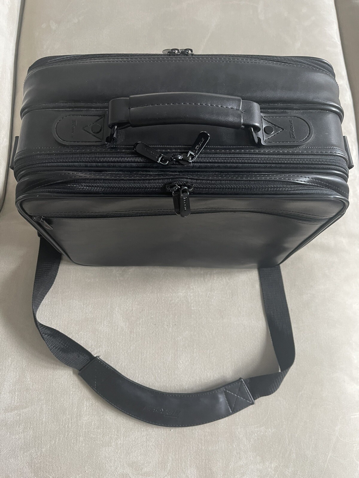 Targus CUN1/OCU2 Black Leather Padded Laptop Shoulder Carry Case Bag eBay