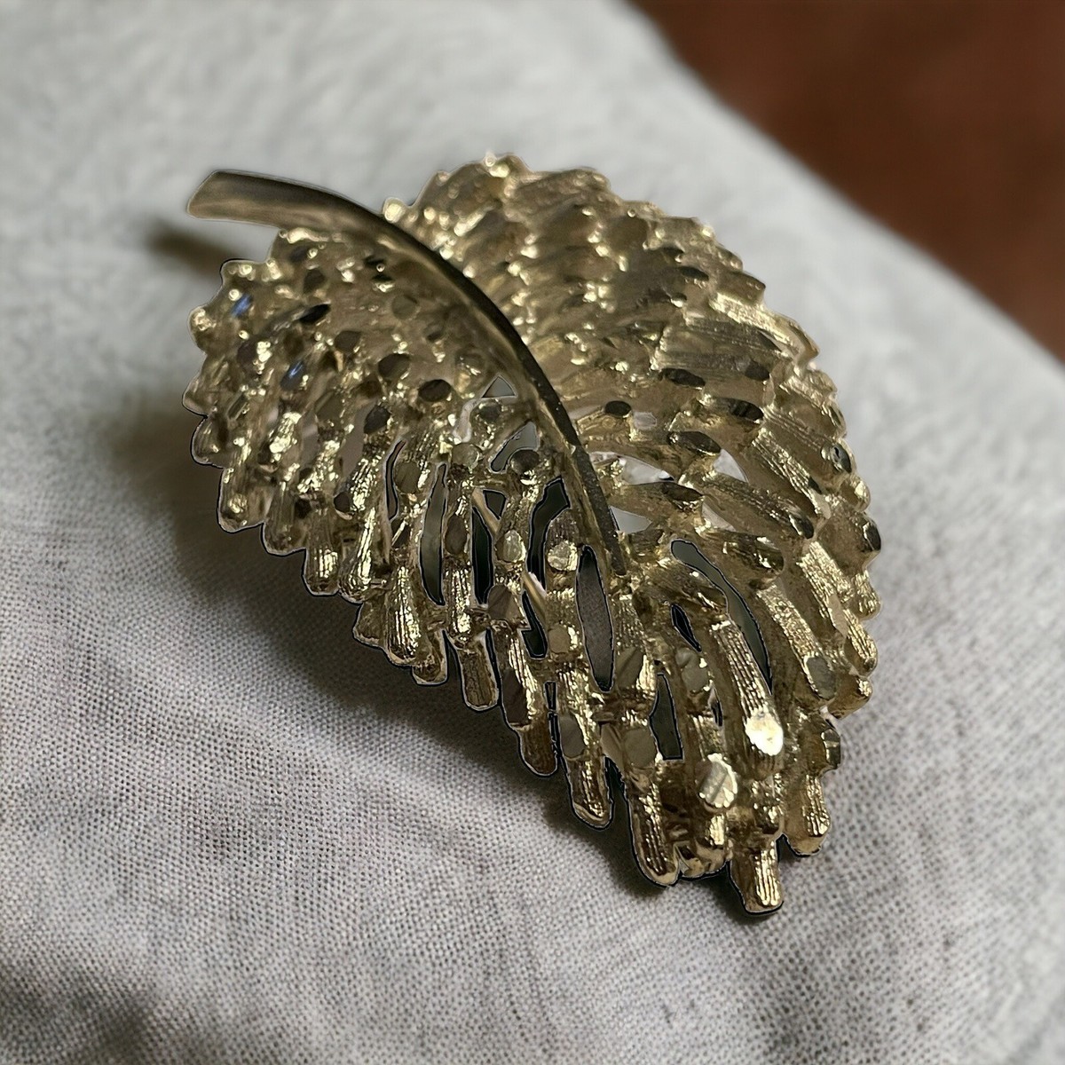 Vintage BSK Signed Silver Tone Feather Leaf Etched Costume Jewelry