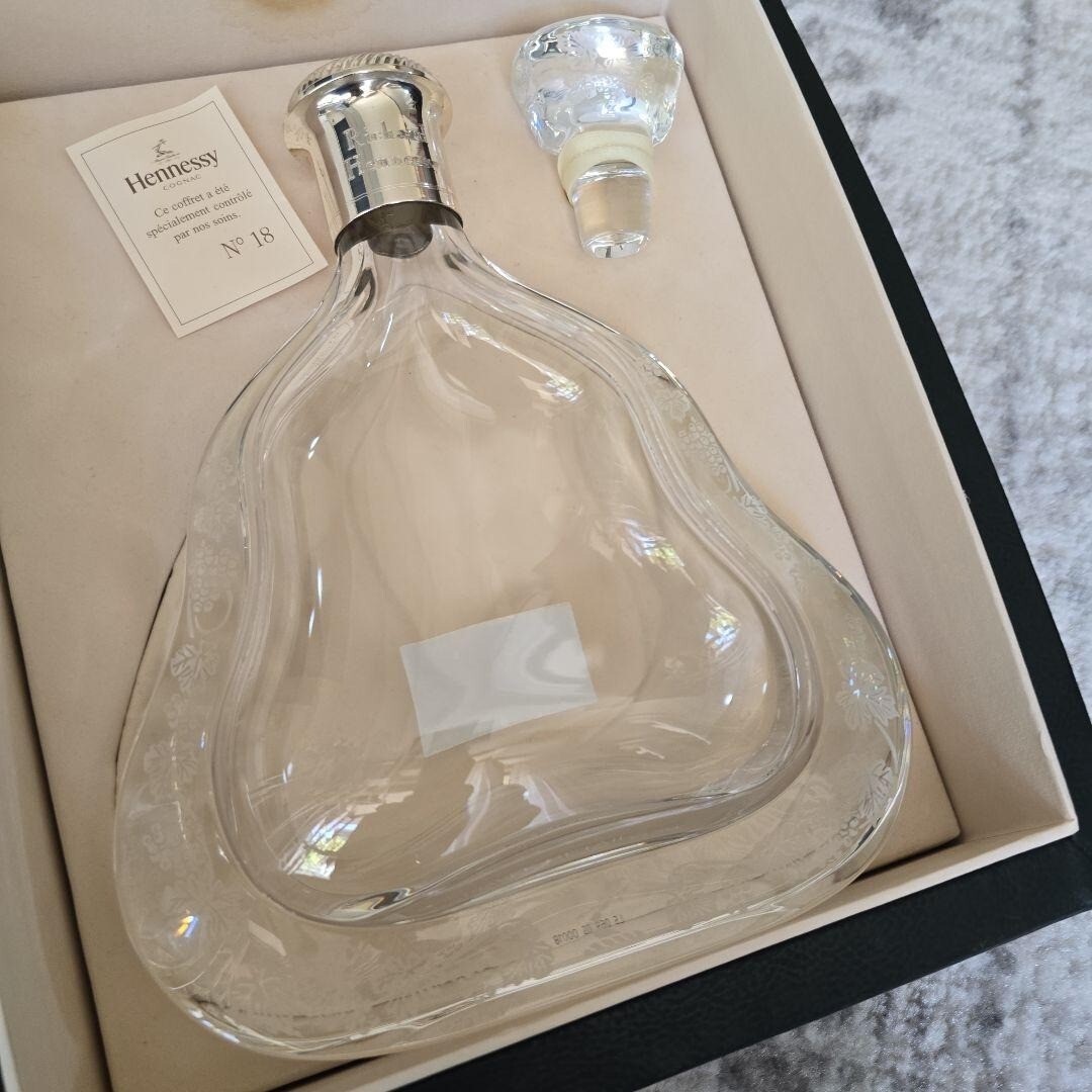 RICHARD HENNESSYの箱 Richard Hennessy - Free Shipping Today - Buy Now !