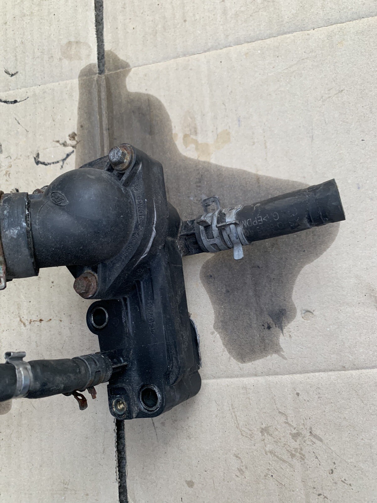 Ford Galaxy Mk3 MONDEO Focus Diesel Thermostat Housing 2s40-8594 