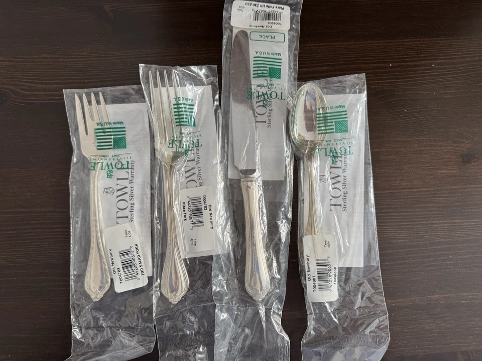 Towle Old Newbury Plata de Ley 4 piezas Ajuste de Lugar - Nuevo en Envoltura Original Foto 2 de 3