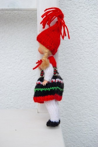 Bambola bambina norvegese - vestiti lavorati a mano - bambola costume decorazione scandinava - Foto 3 di 4