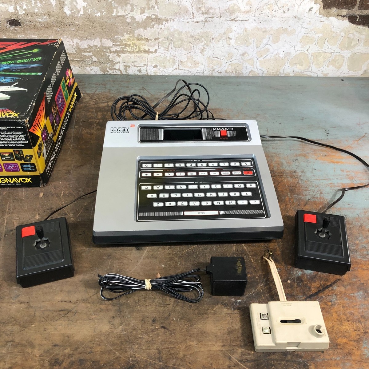 Vintage Magnavox Odyssey 2 Console Complete in Box CIB w