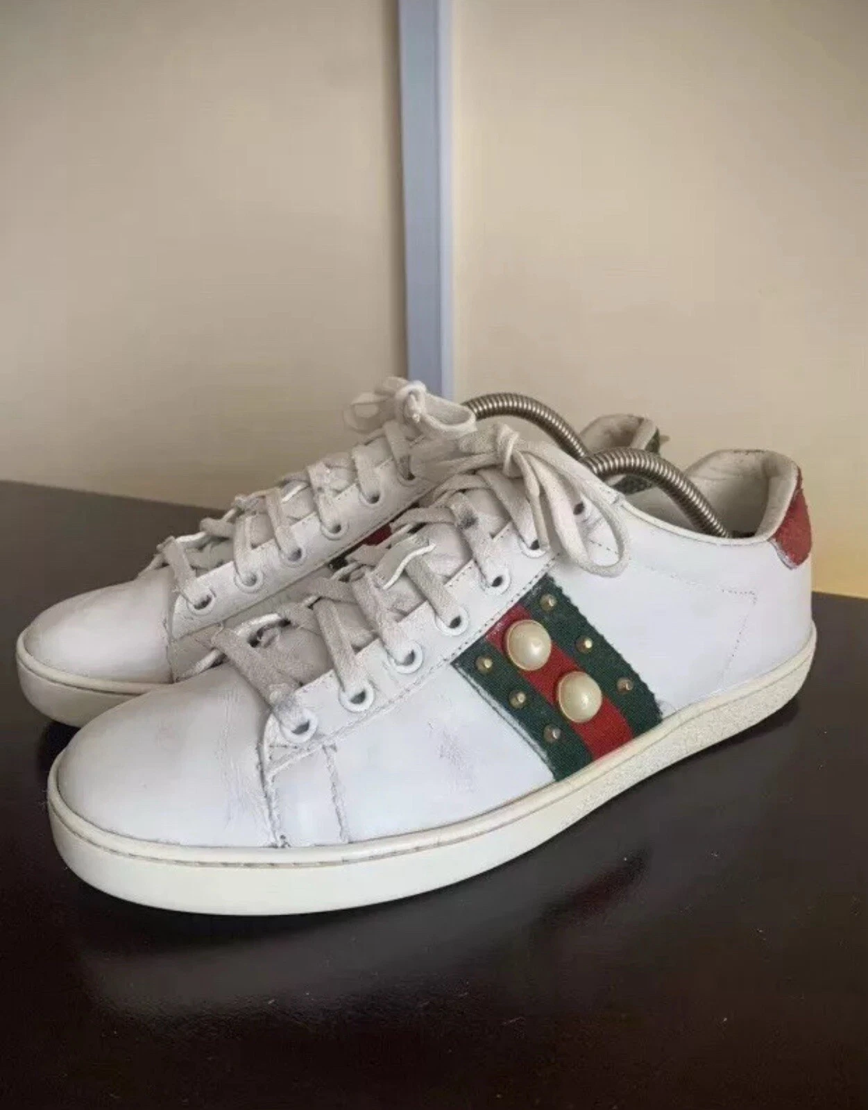 Baskets Gucci 431887 cuir de veau cloutées perle Ace EU 37,5    US 7