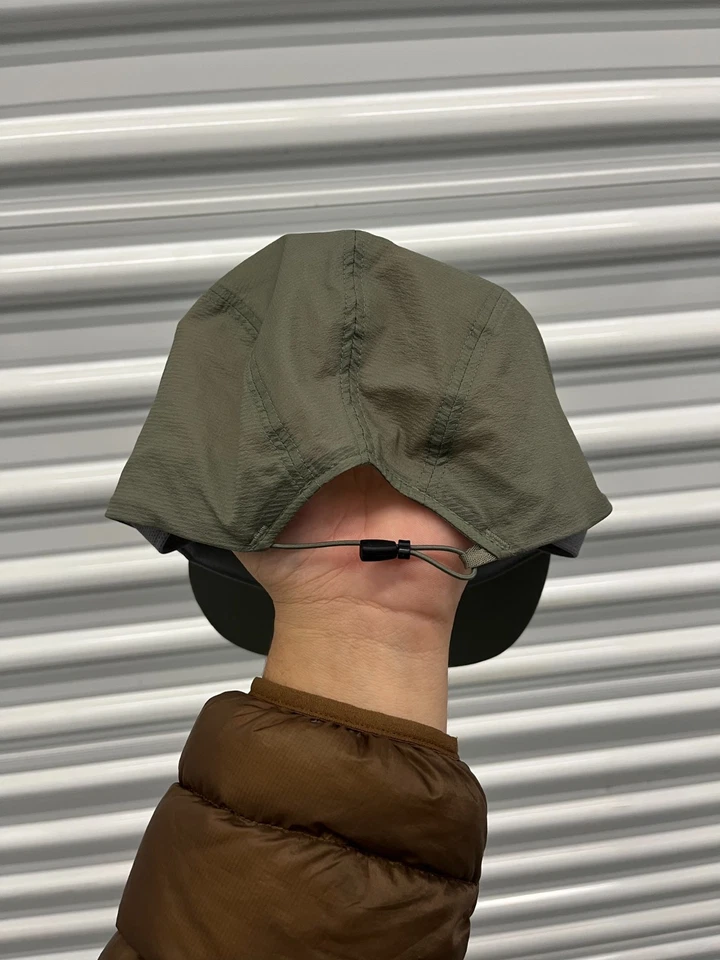 Sombrero de ala regular Arc'teryx Norvan para hombre verde nailon diseño de 5 paneles ajustable Foto 3 de 4