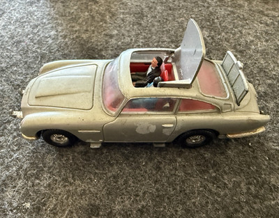  Alter Corgi James Bond 007 Aston Martin DB5 Modellauto silber mit Figuren