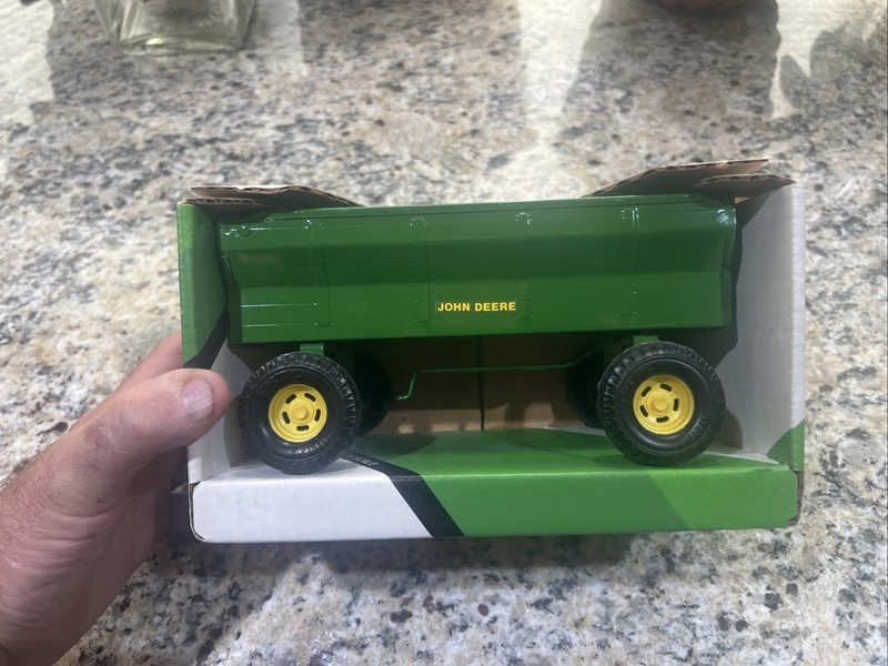 Ertl John Deere Flare Box Wagon 1/16 #529 Steel