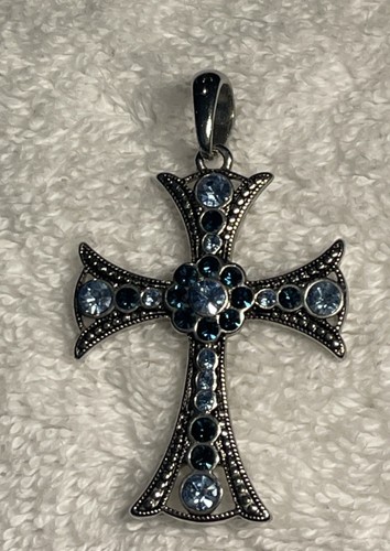 Charm Croce Celtica Tono Argento con Strass Blu Ciondolo Religioso Gioielli - Foto 2 di 10