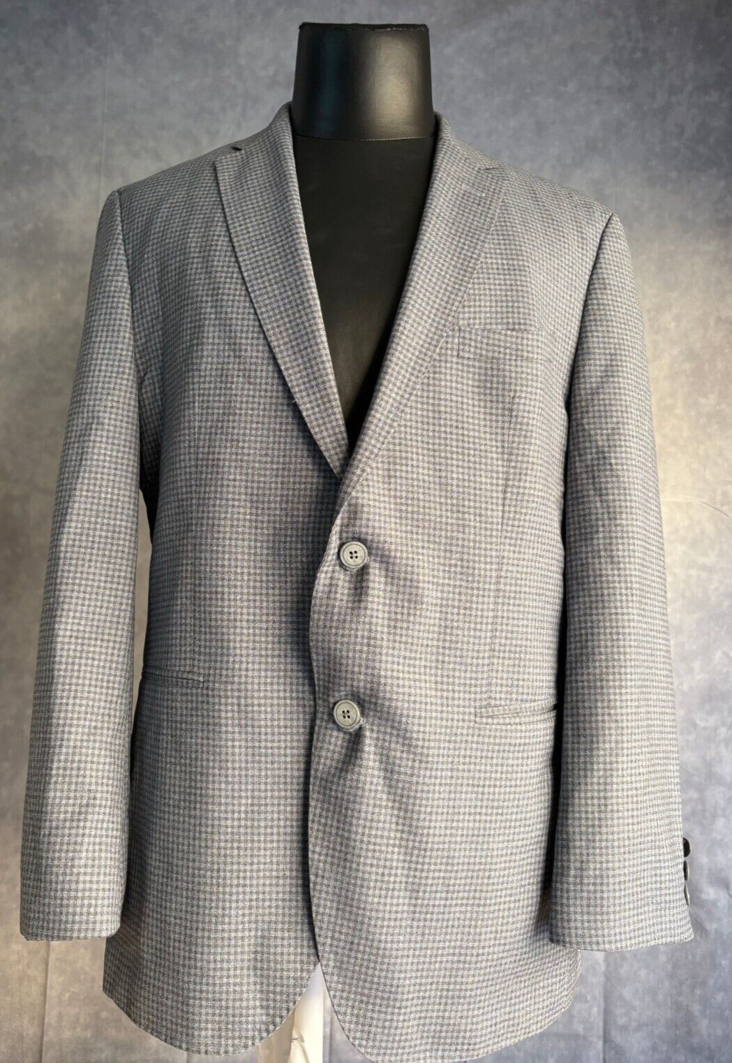 Hugo Boss Dieselstrasse 12 Men's Blazer Sport Coat Size 44R Plaid Gray