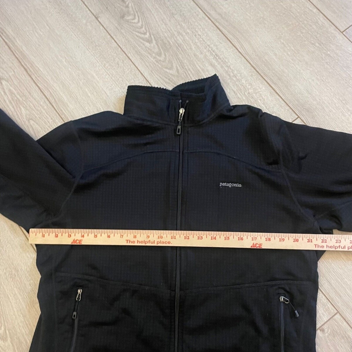 Patagonia Regulator R1 Tech Face 1/4 Zip Base Layer Jacket Patagonia Regulator R1 Tech Face 1/4 Zip Base Layer Jacket