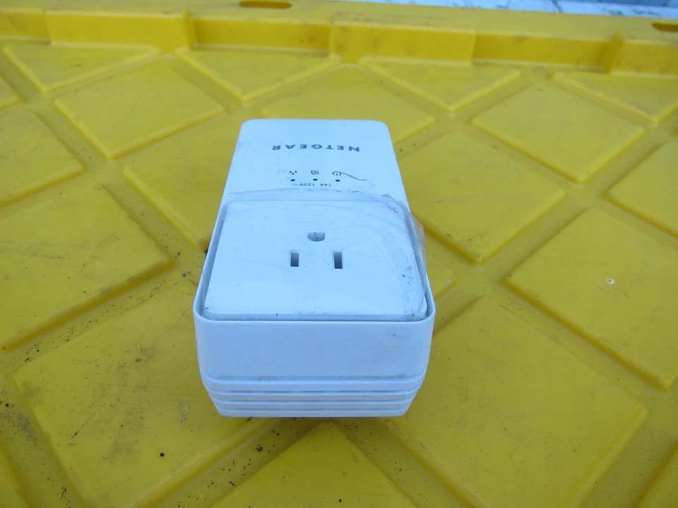 Netgear Powerline AV+ 200 Adapter XAV1501 WORKS GREAT - Image 3 of 4