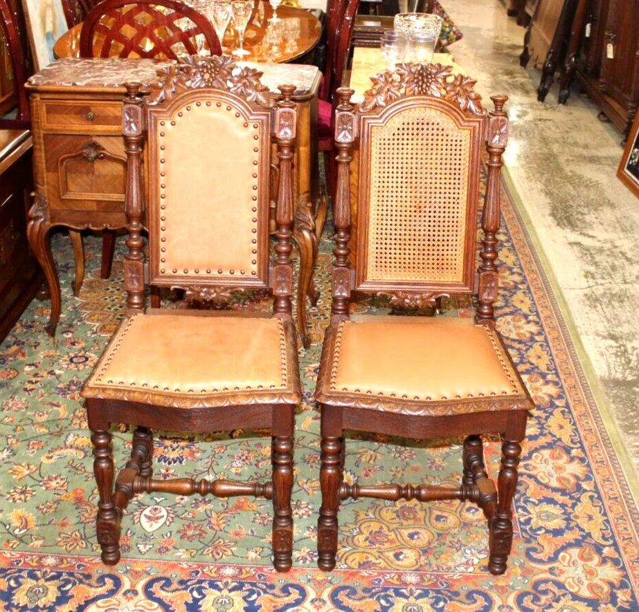 Juego de 2 sillas de comedor francesas antiguas renacentistas de roble con tapicería de cuero Foto 2 de 4