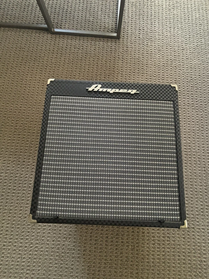 Combo amplificador Ampeg Rocket Bass RB 108 1x8 30W - negro Foto 2 de 4