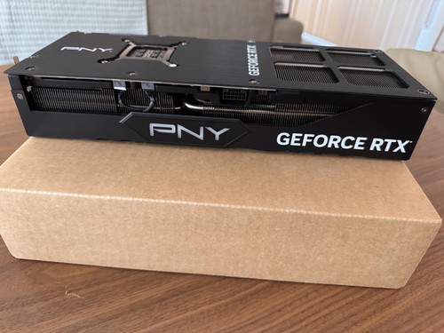 PNY GeForce RTX™ 4090 24GB VERTO™ Triple Fan DLSS 3 / Generic Box - Afbeelding 3 van 11