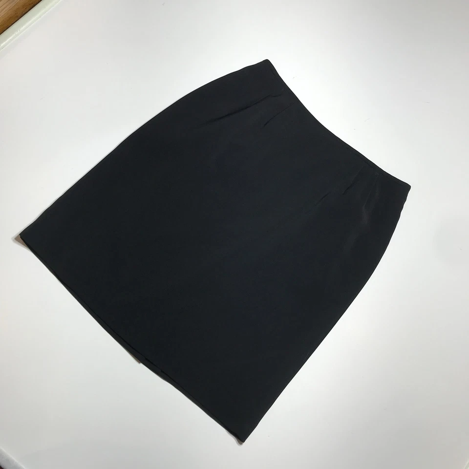 Coleções para Le Suit Feminino 14P Saia Lápis Preta Jato Comprimento do Joelho Essencial - Imagem 2 de 4