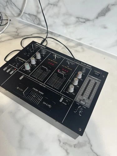 Pioneer DJM-300 2 Channel DJ Mixer – Working