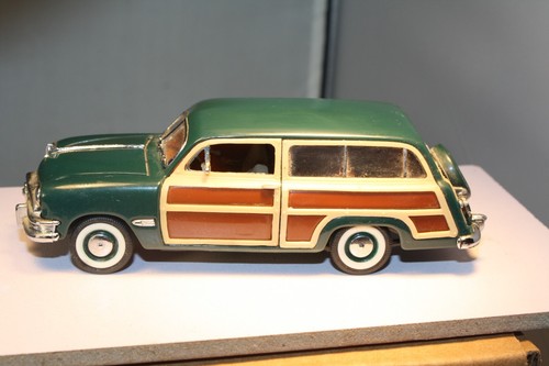 1949 Ford Woody Station Wagon 1/43 Scale Frankling Mint - Picture 3 of 6