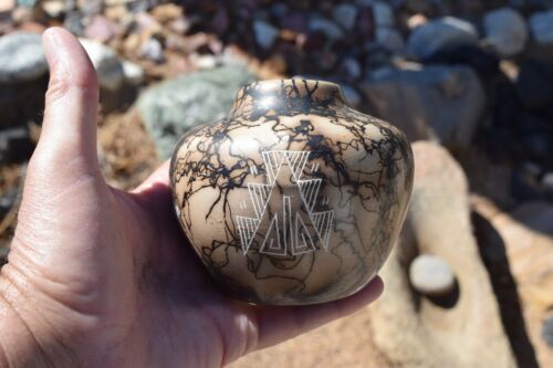 Exquisite Contemporary Navajo Milam Auctions pottery signed - Picture 3 of 4