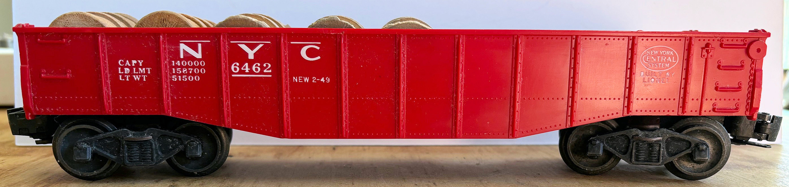 LIONEL POSTWAR 0/027-GAUGE NEW YORK CENTRAL SYSTEM RED GONDOLA CAR NYC 6462