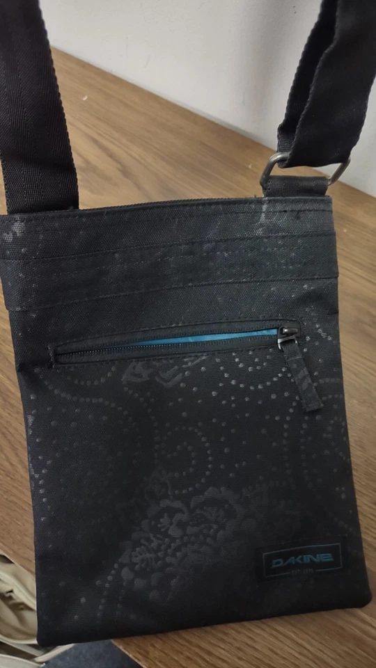 Bandolera Dakine "Jive" Negra 2 Bolsillos con Cremallera Interior Turquesa Foto 3 de 4