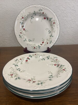 PFALTZGRAFF Winterberry 8  Accent Lunch Salad Plates Set of 4 Christmas USA