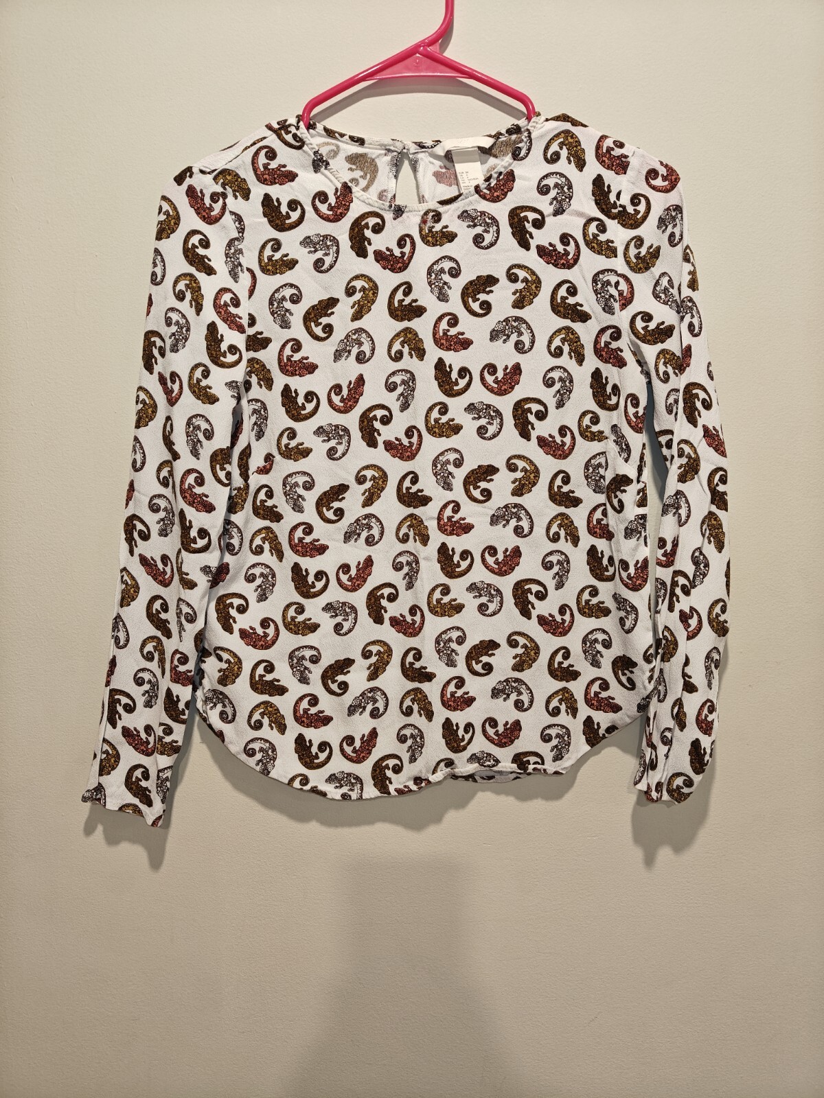 Women's H & M Chameleon Print Long Sleeve Light Blouse Size Small 4 Round Neck