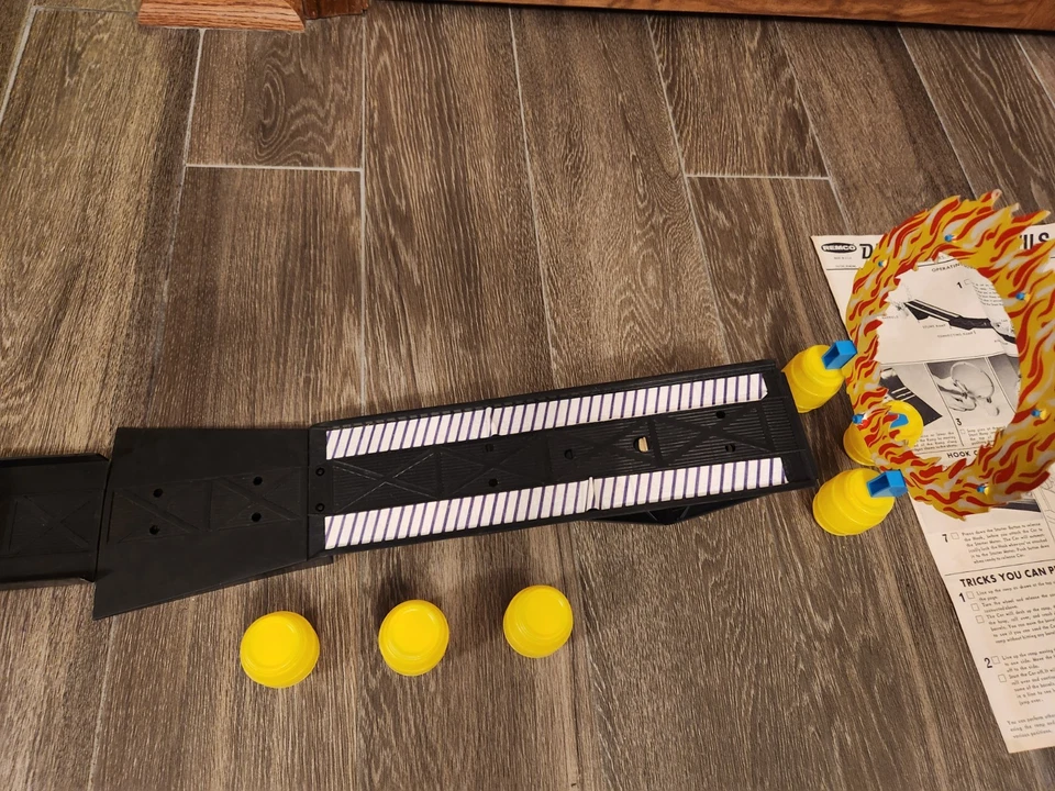 CONJUNTO VINTAGE E RARO 1965 REMCO DUFFY'S DAREDEVILS 749 E FUNCIONA!!!! - Imagem 3 de 4