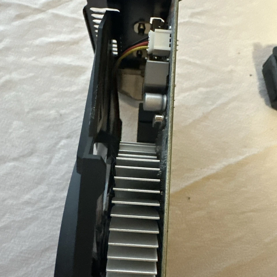 Gigabyte GTX750 GDDR5-2GB 2xDVI-I/DVI-D/2xHDMI OC GV-N750OC-2GI GPU LPV073 - Image 4 of 4